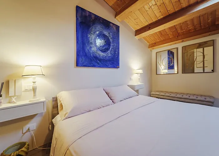 Hybrid Icon Gallery Center Apartment Palermo